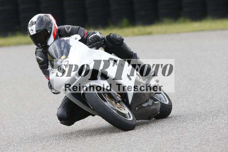 Archiv-2025/09 22.04.2025 Cornu Master School ADR/rot-rouge/22